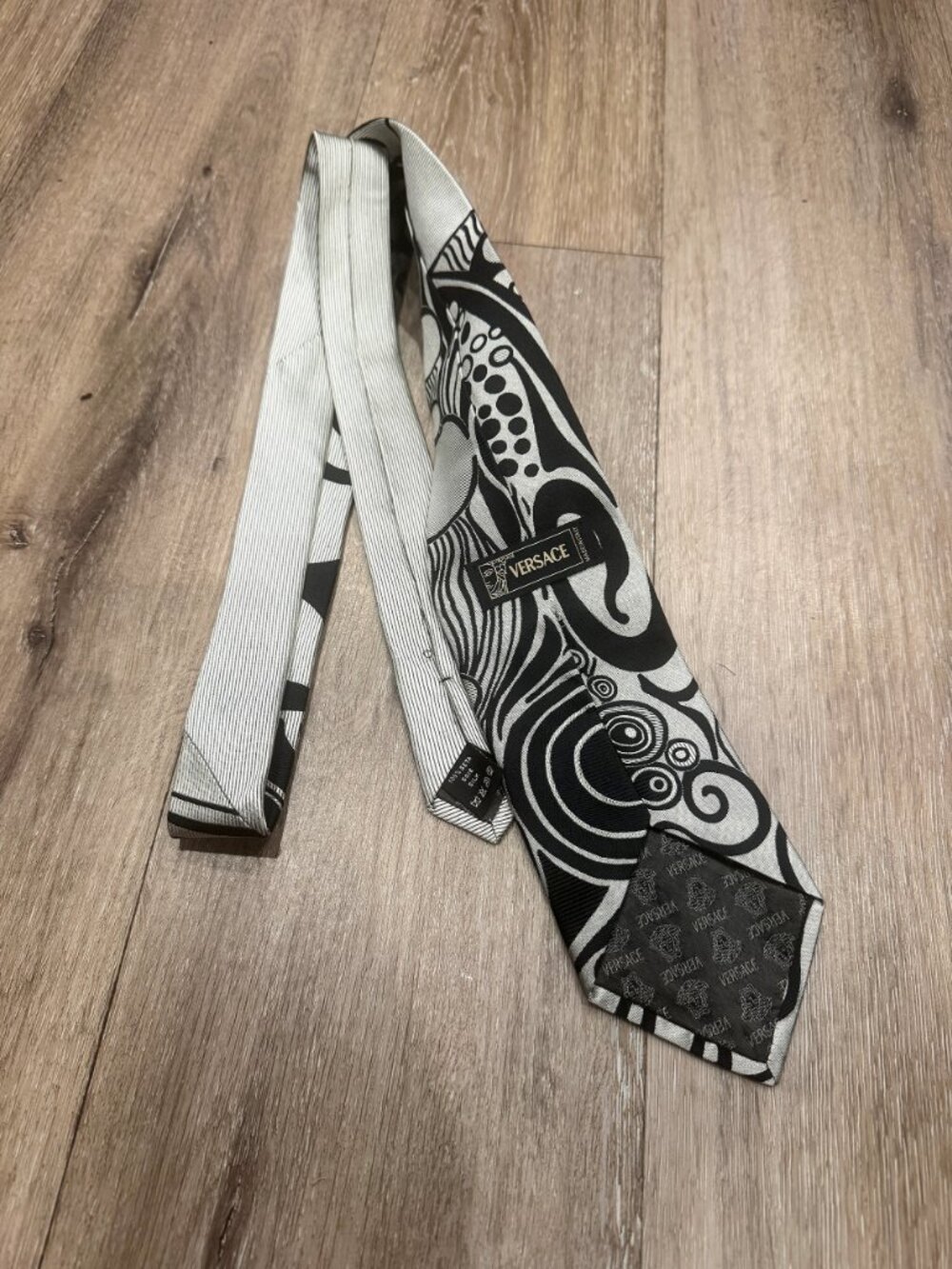 Versace "The Klimt Collection" black and white tie - Picture 5 of 5